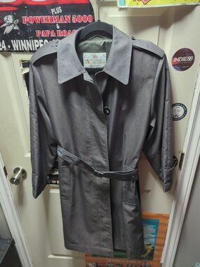 Men's 90S Made In Canada Aquascutum Trench Coat Gray M